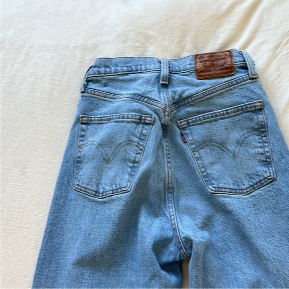 Levi’s Ribcage Straight Jean - Picture 4 of 5